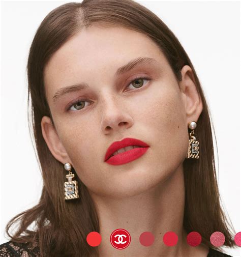 chanel slovakia try on lipstick.